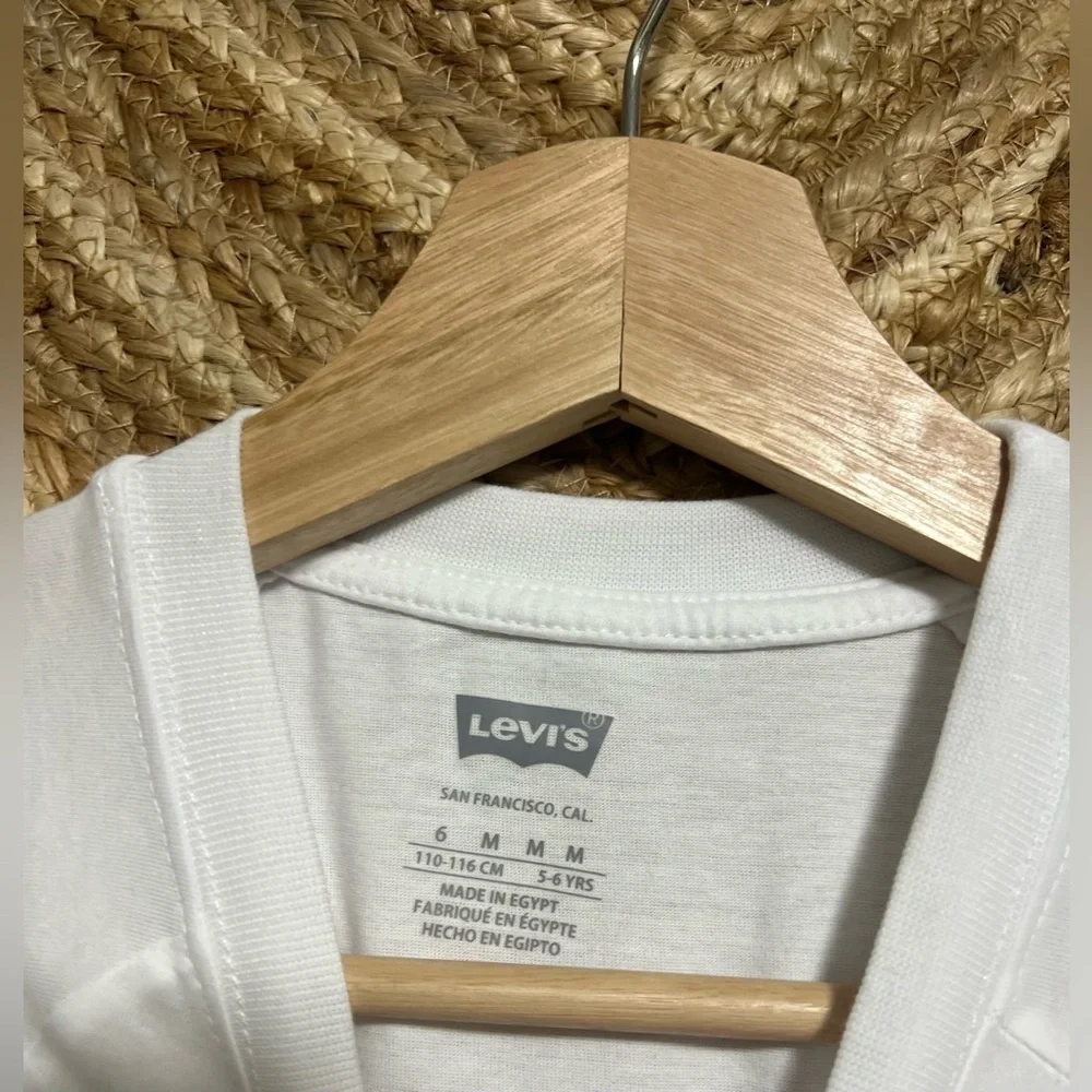 LEVIS Girls Cropped Boxy White Tee, Logo Design, Size 6, NWT